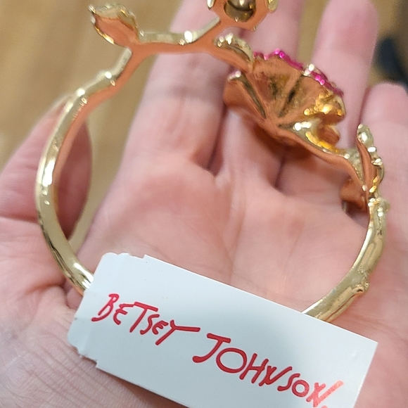 BETSEY JOHNSON ROSE FLOWER HINGED BANGLE CUFF BRACELET gold tone hinged bangle - Picture 12 of 12